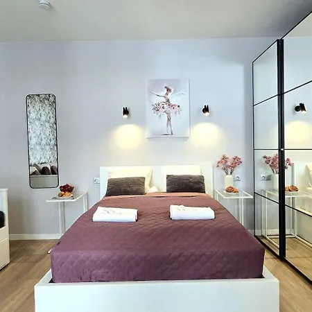 Apartment Garden By Triapart